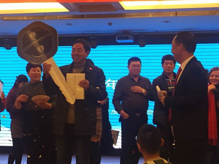 丝瓜污视频免费下载丝瓜APP污版代理商抽到商务面包车及ipads