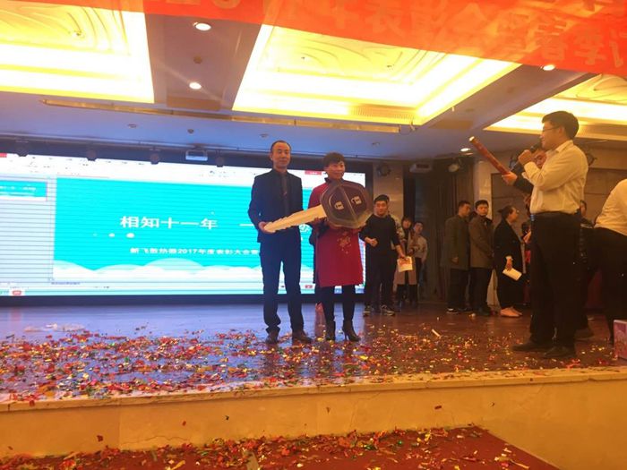 丝瓜污视频免费下载丝瓜APP污版代理商抽到商务面包车